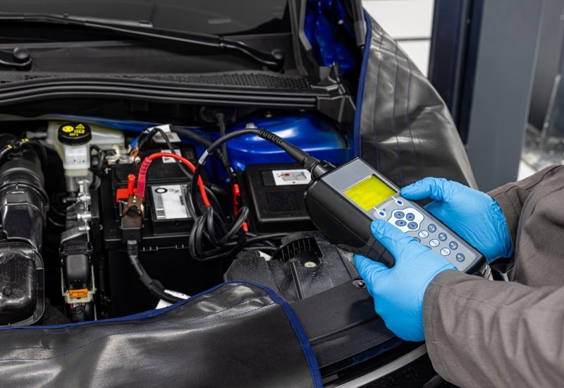 Car,Master,Mechanic,Checking,And,Testing,Automotive,Battery,With,Digital